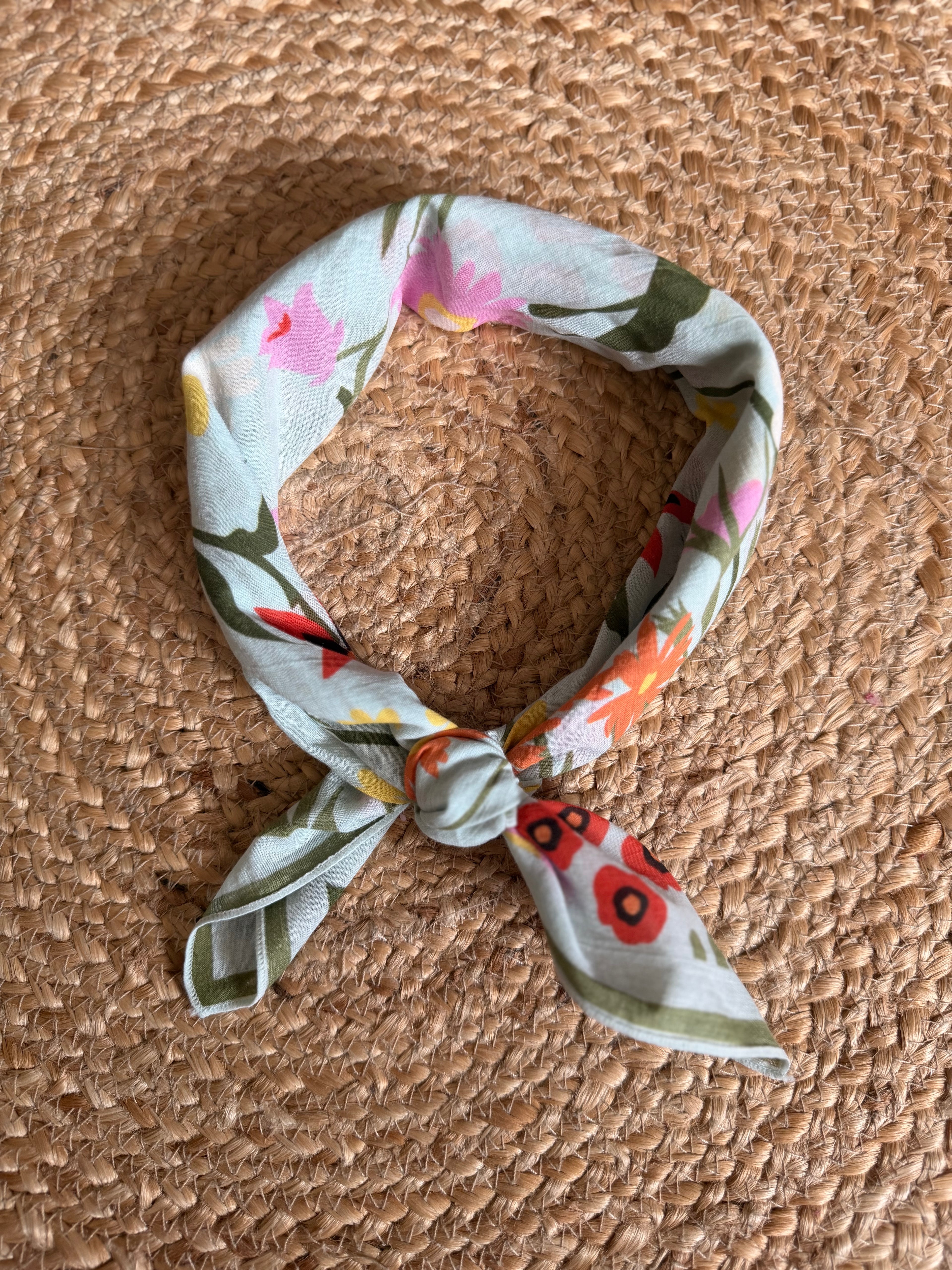 Fleurig bloemen sjaaltje